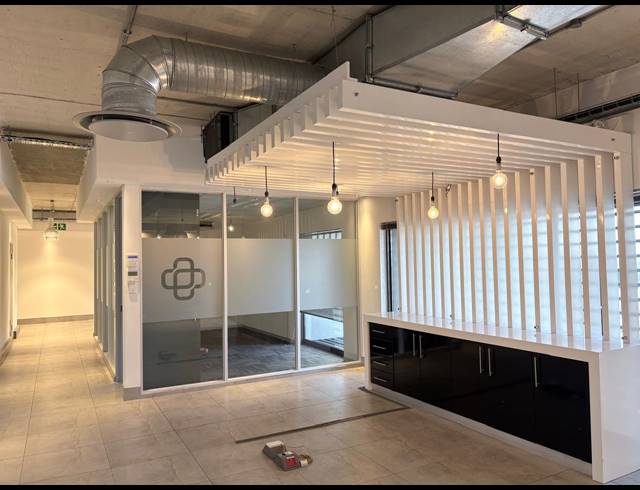 442M² OFFICE TO LET IN VORNA VALLEY
